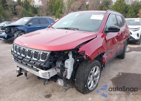 2025 Jeep Compass Latitude 4X4 z USA, uszkodzony, nr VIN 3C4NJDBN5ST548942